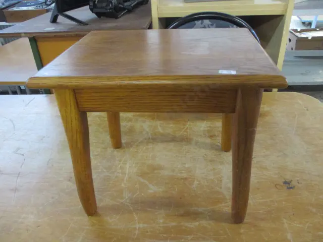 Side Table Image 1++